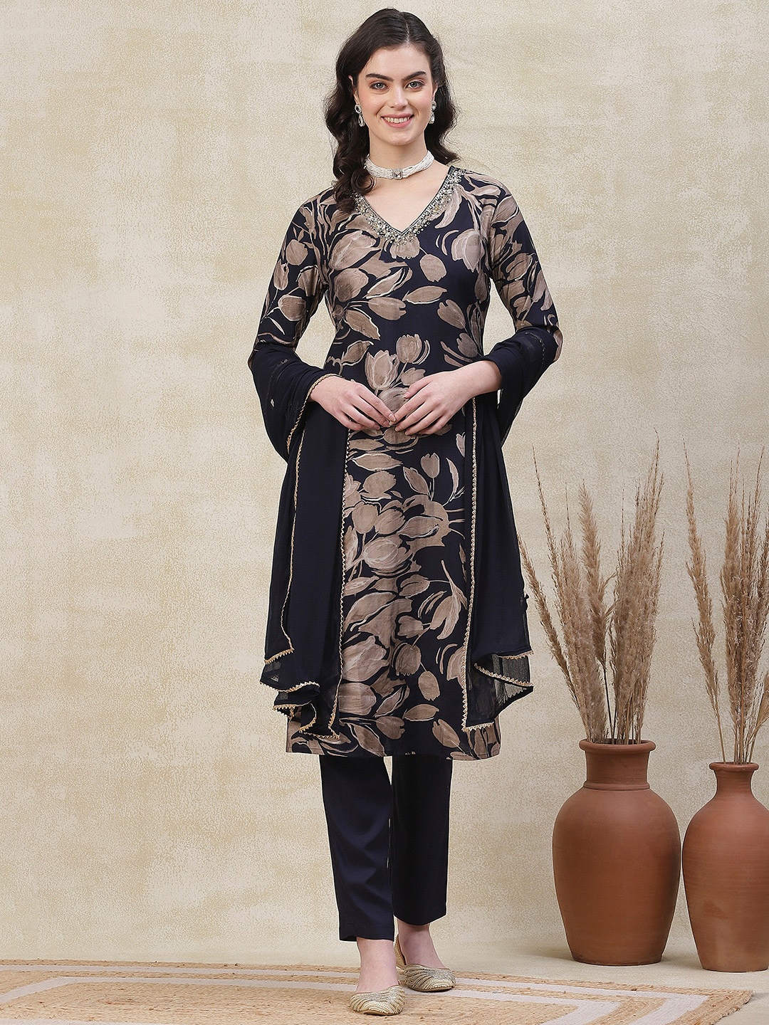 

FASHOR Ethnic Floral Printed V Neck Straight Kurta With Trousers & Dupatta, Black