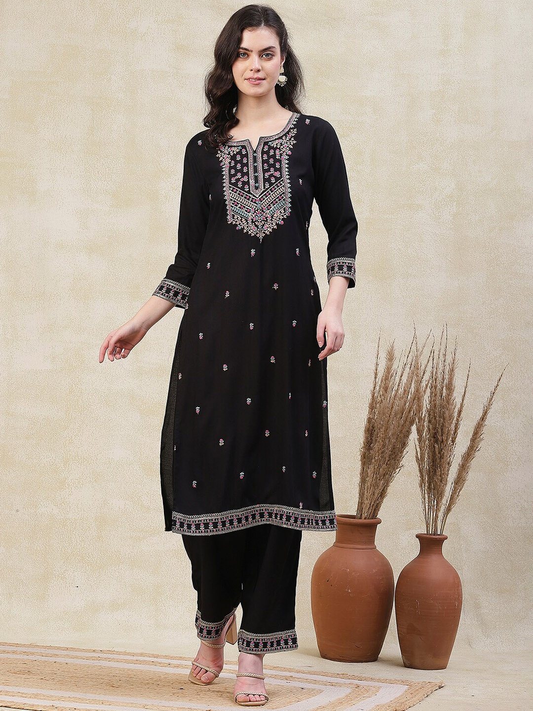 

FASHOR Floral Floral Embroidered Three-Quarter Sleeves Thread Work Kurta with Palazzos, Black