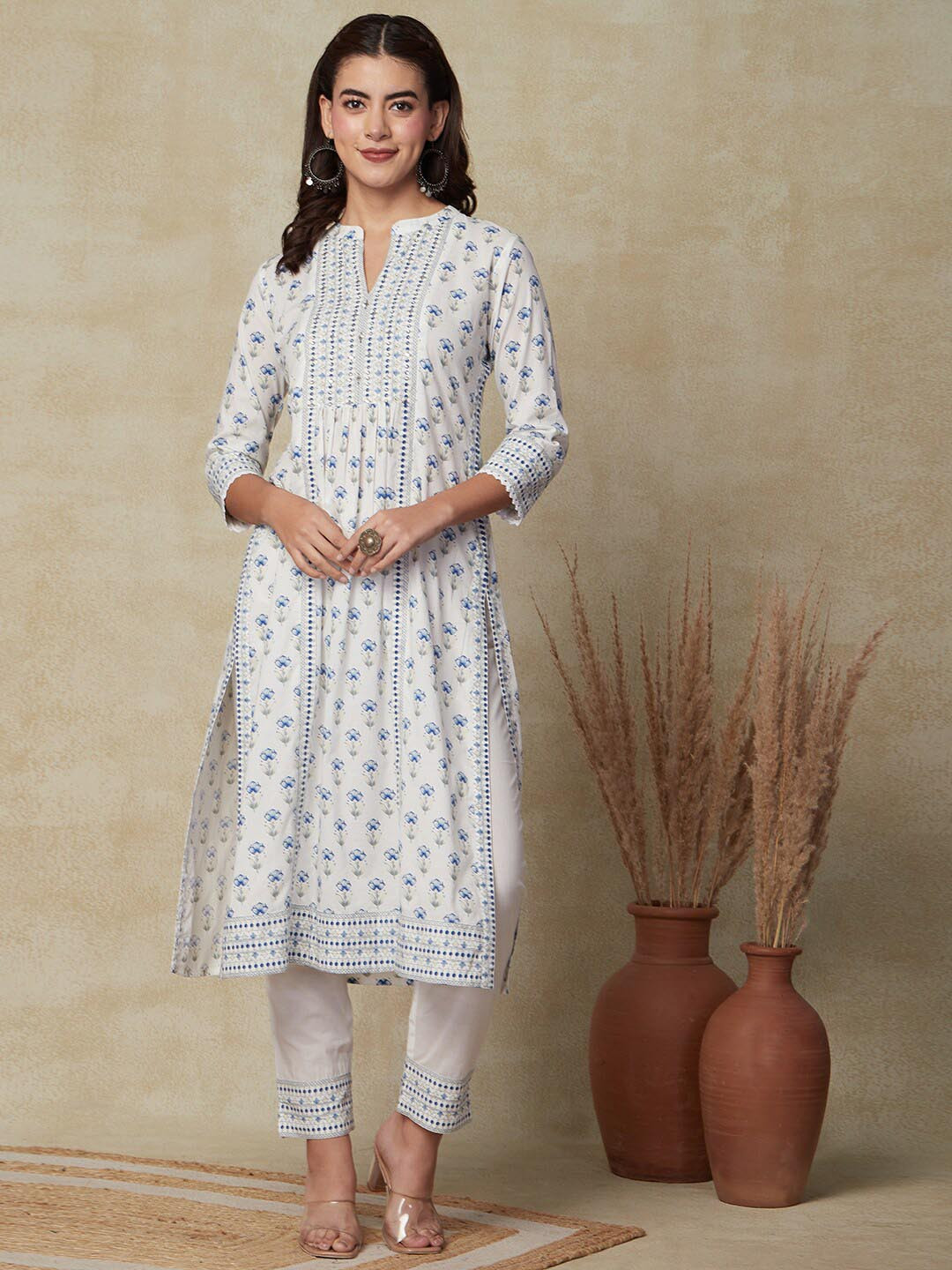 

FASHOR Floral Printed Mandarin Collar Three-Quarter Sleeves Pure Cotton Kurta Set, Off white