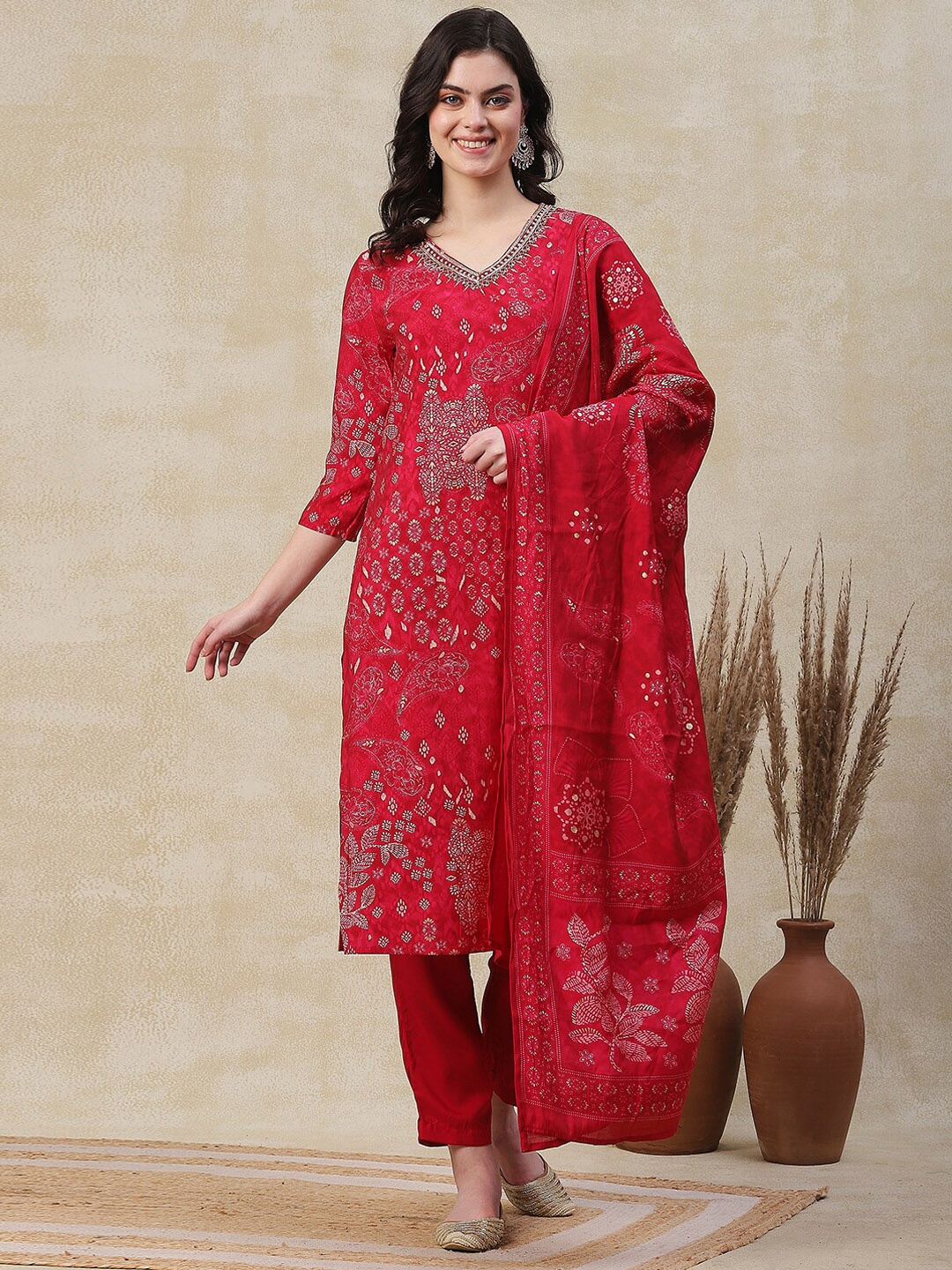 

FASHOR Ethnic Motif Printed V Neck Zardozi Kurta with Trousers & With Dupatta, Red