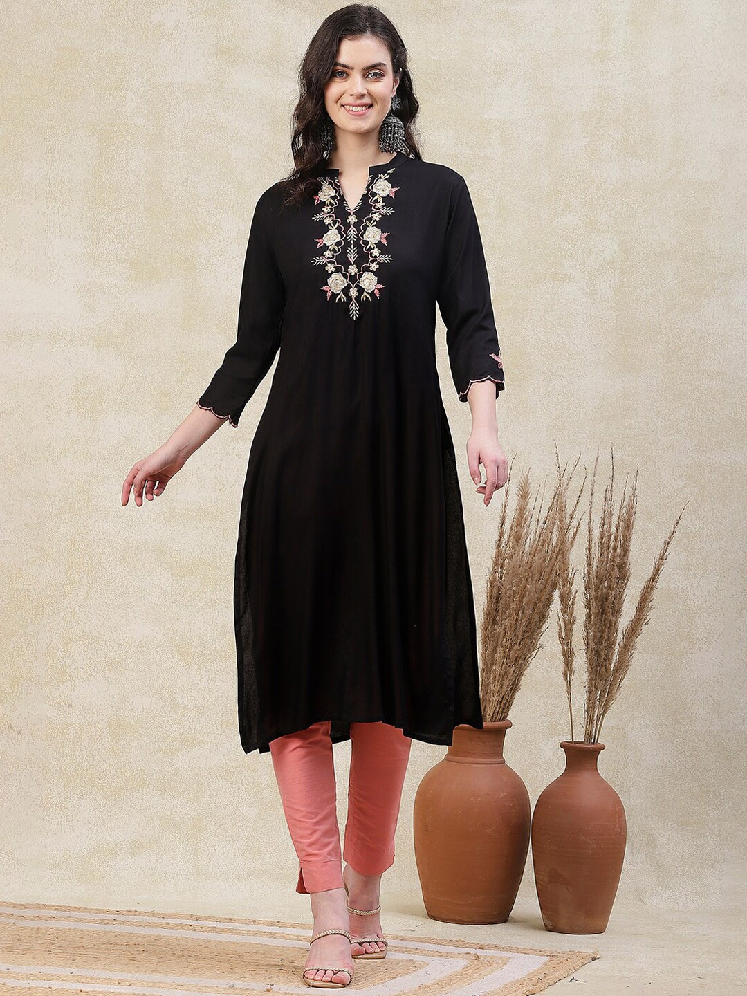 

FASHOR Embroidered Mandarin Collar Three Quarter Thread Work Straight Kurta, Black