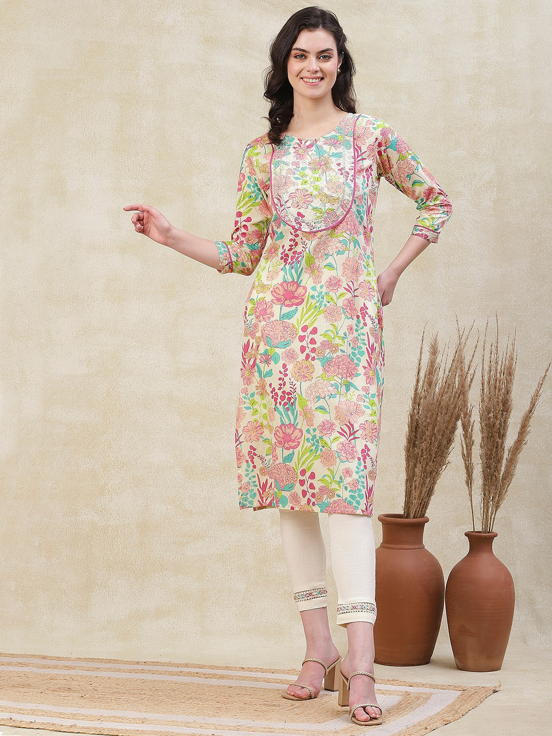 

FASHOR Floral Printed Round Neck Cotton Sequinned Straight Kurta, Green
