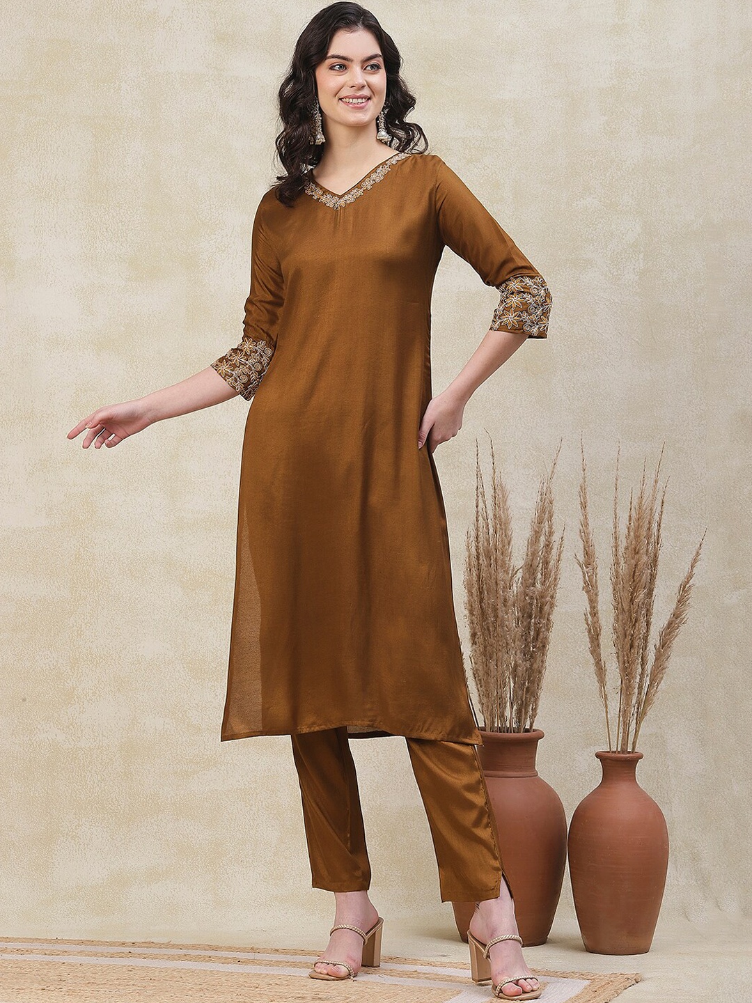 

FASHOR Floral Embroidered V Neck Regular Straight Kurta with Trousers, Khaki