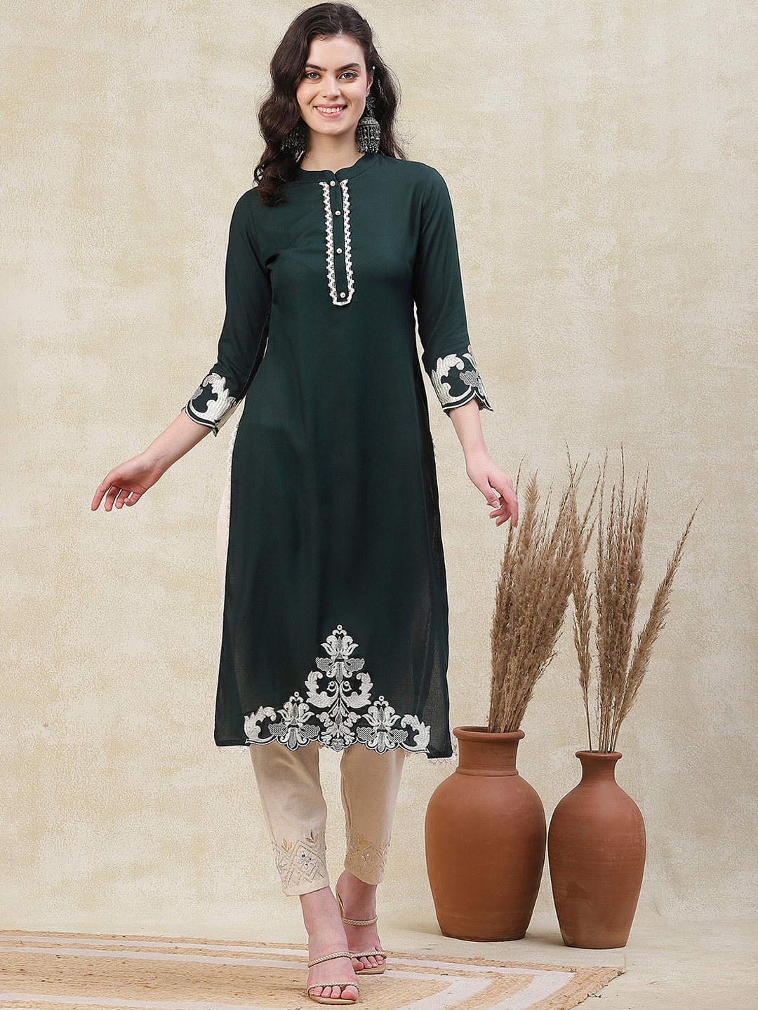 

FASHOR Floral Embroidered Mandarin Collar Thread Work Straight Kurta, Green