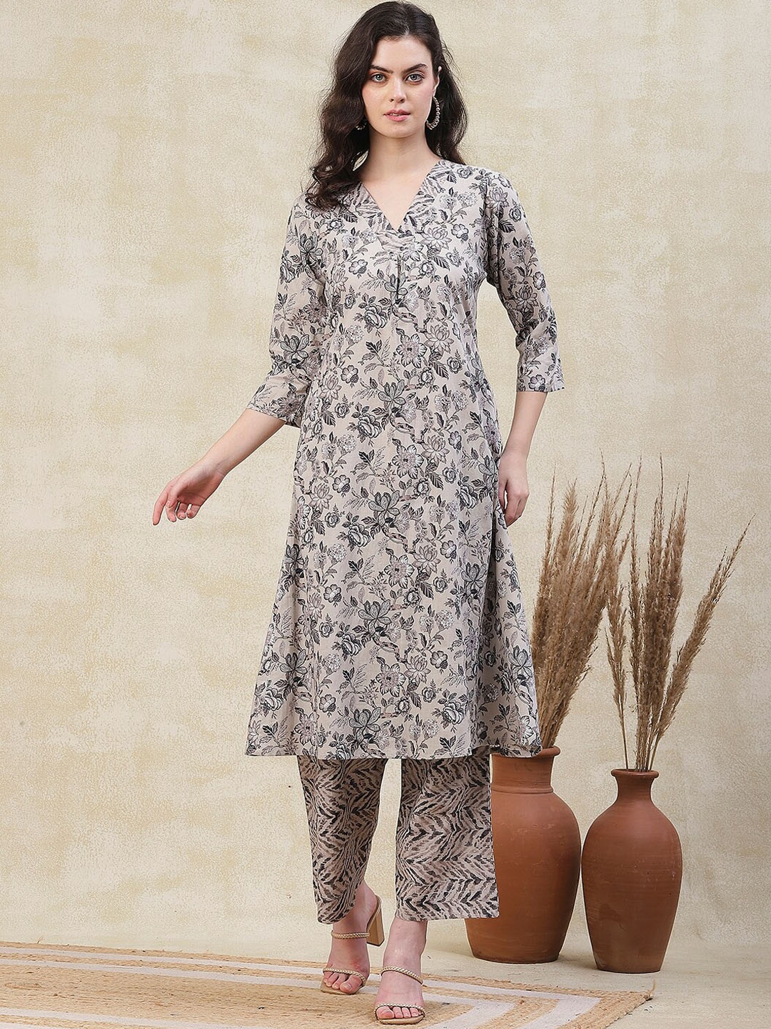 

FASHOR Grey Floral Printed V Neck Cotton Kurta With Palazzo