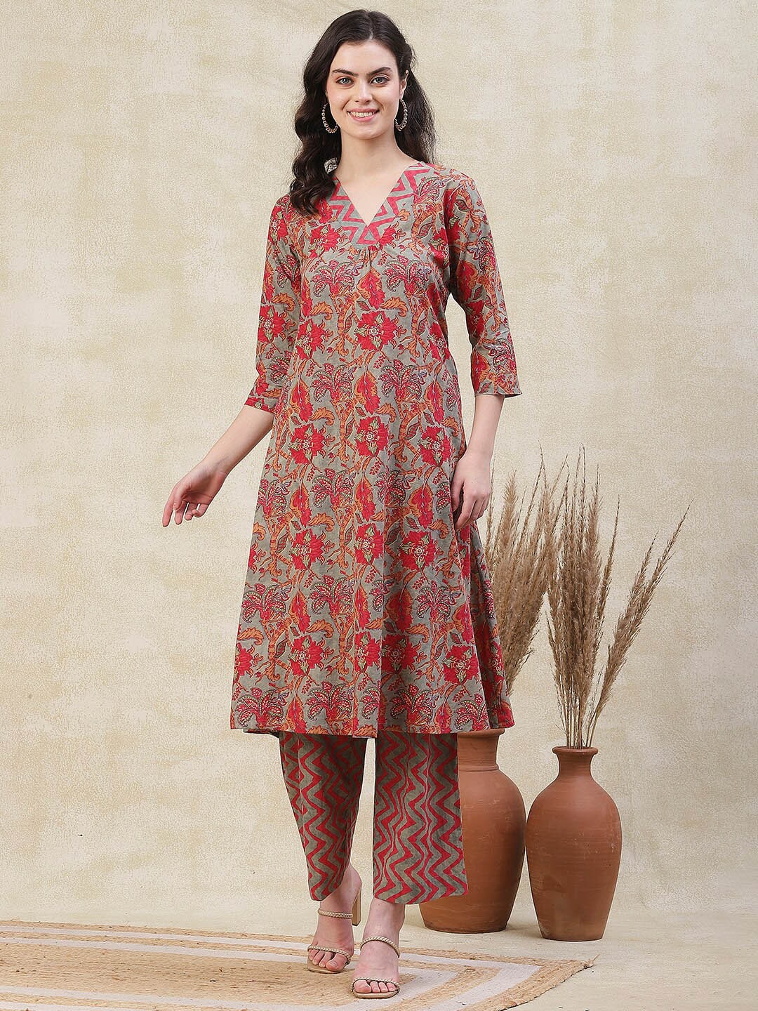 

FASHOR Floral Printed Regular V-Neck A-line Pure Cotton Kurta with Palazzos, Grey