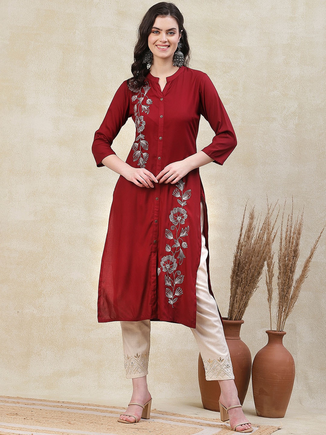 

FASHOR Embroidered A Line Mandarin Collar Panelled Thread Work Kurta, Maroon