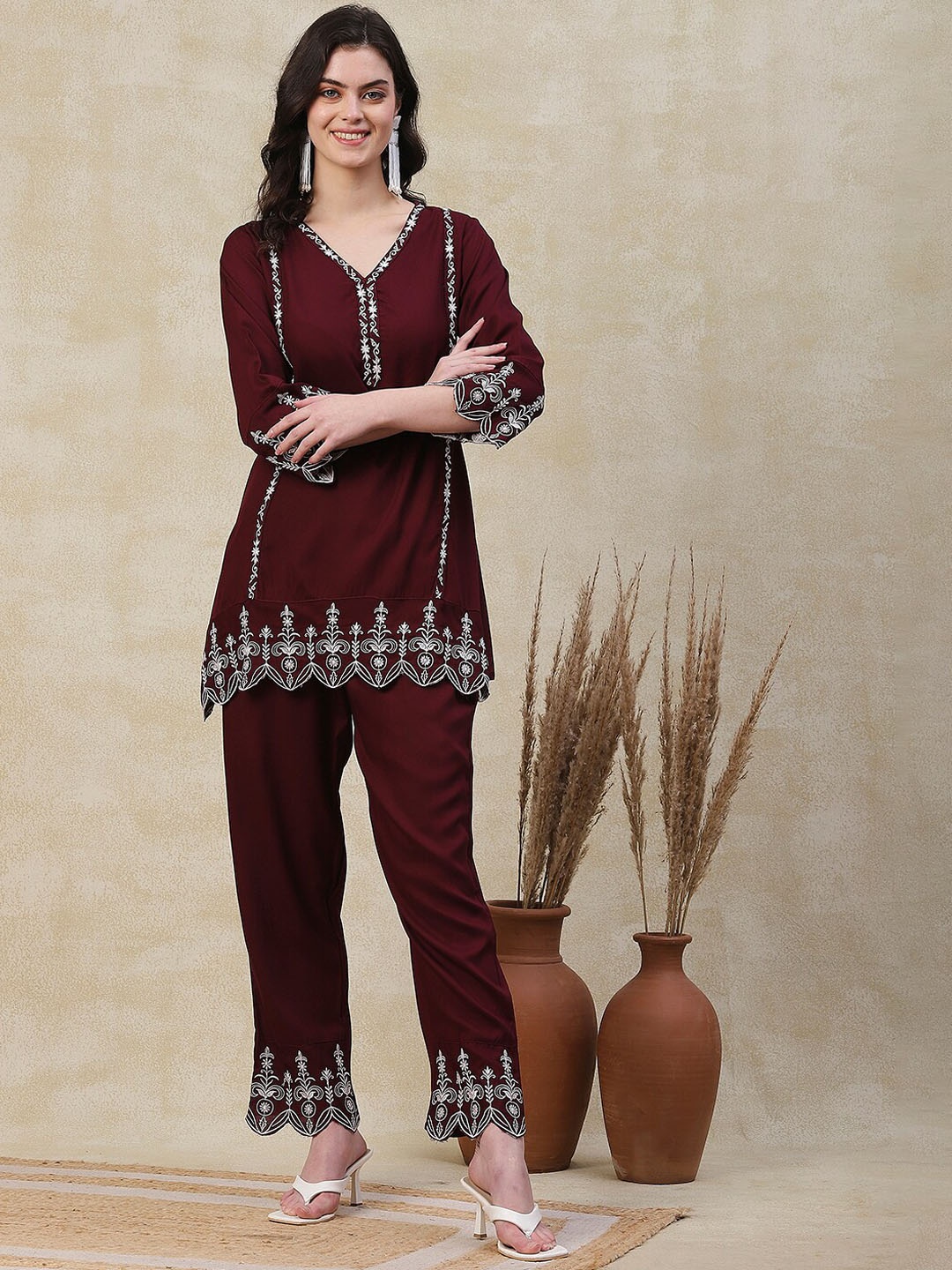 

FASHOR Floral Embroidered Panelled Thread Work Kurti with Trousers, Burgundy