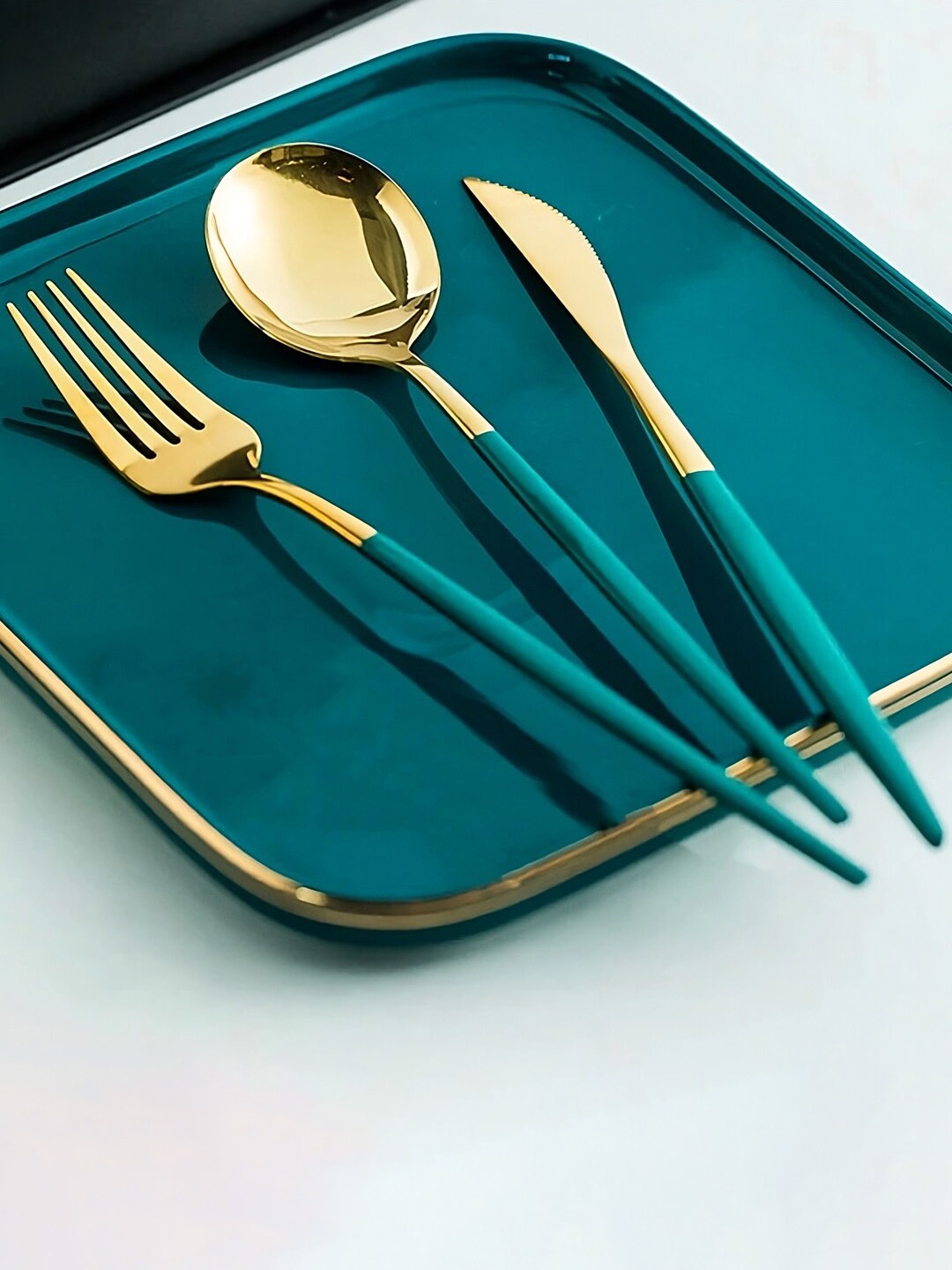 

BonZeaL 3 pcs Gold & Green Premium Stainless Steel Cutlery Set