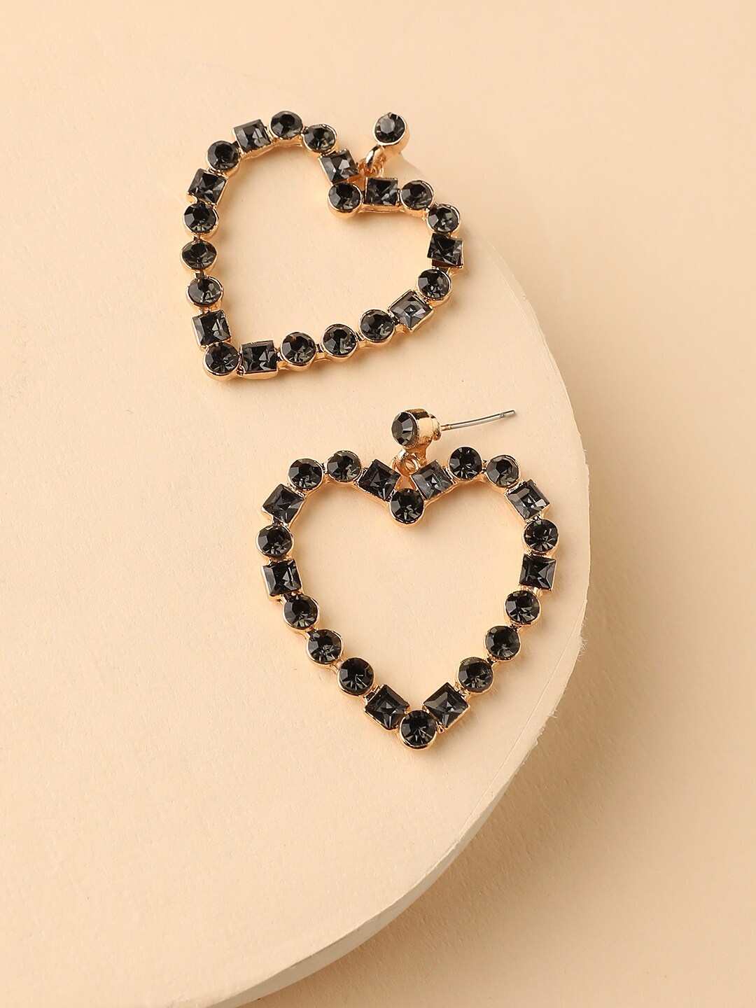 

DressBerry Gold-Plated Heart Shaped Drop Earrings