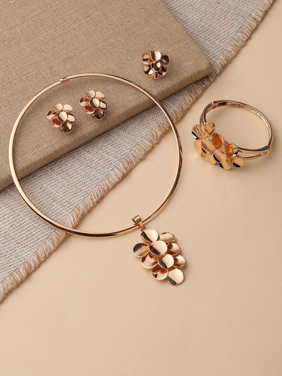 

DressBerry Gold-Plated Floral Design Statement Necklace & Earrings With Bracelet