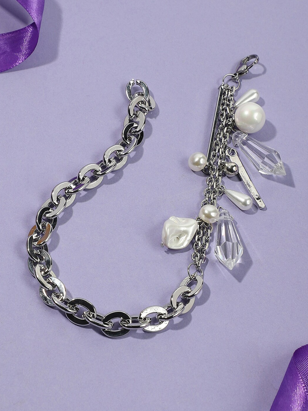 

DressBerry Silver Toned Silver Plated Necklace