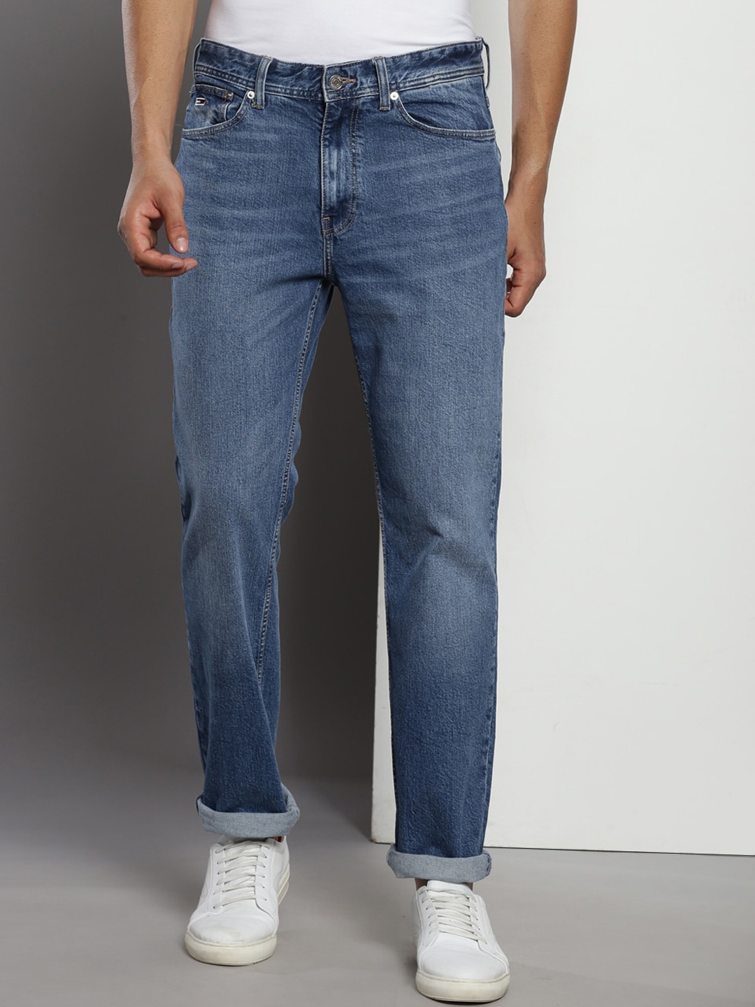 

Tommy Hilfiger Men Straight Fit Light Fade Cotton Jeans, Blue