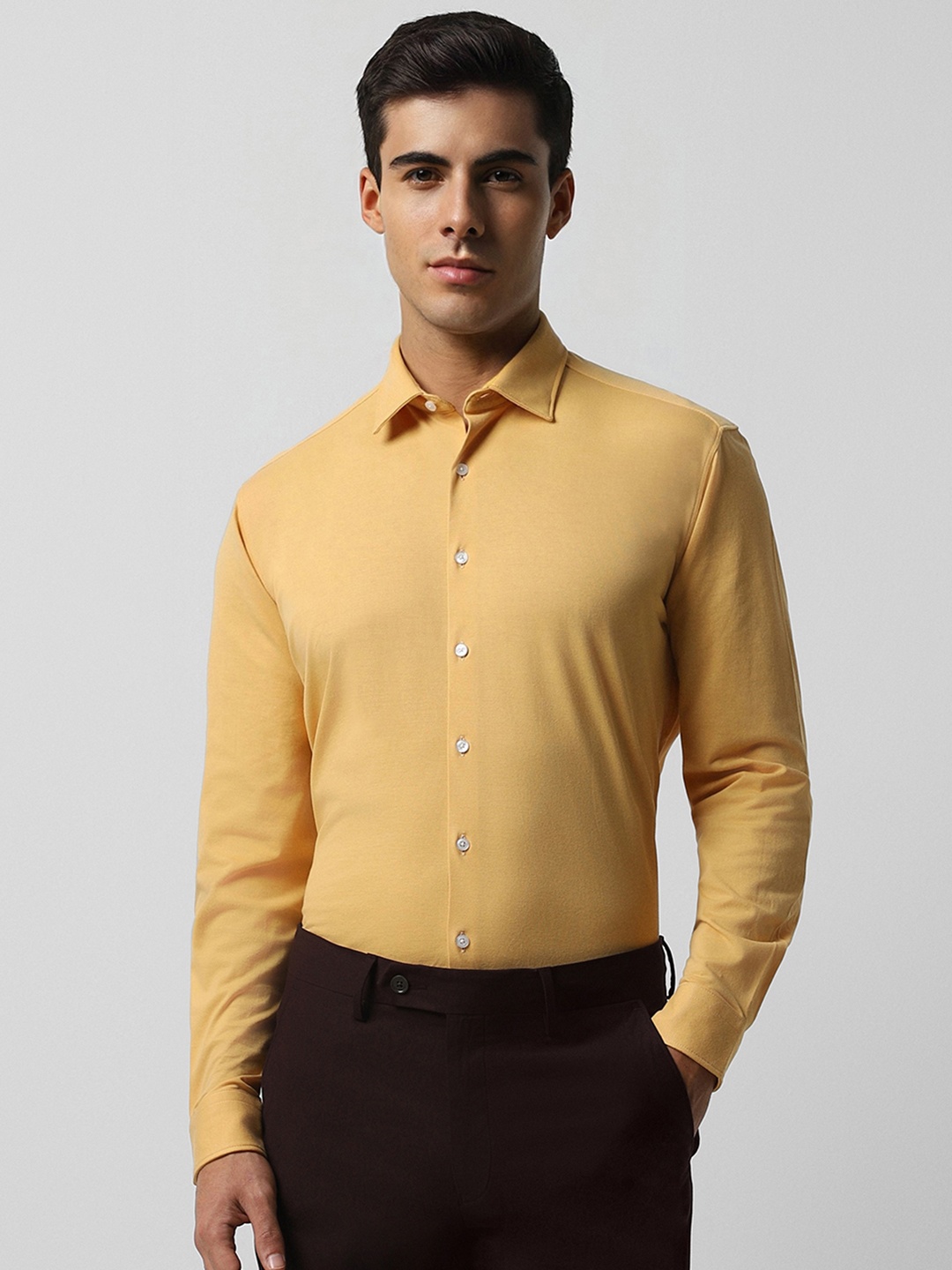 

Van Heusen Men Yellow Slim Fit Formal Shirt