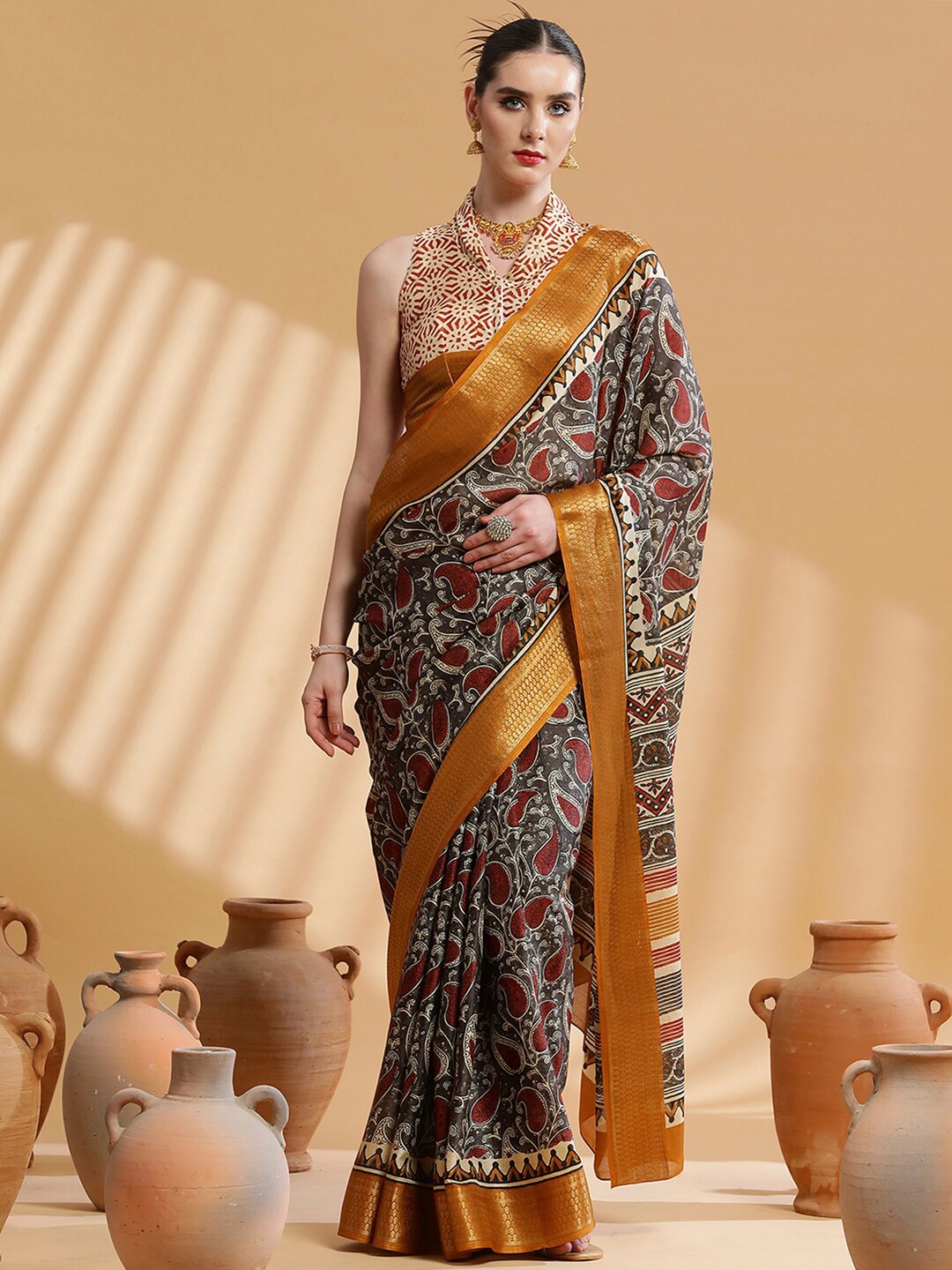 

Sangria Printed Saree With Blouse Piece, Grey