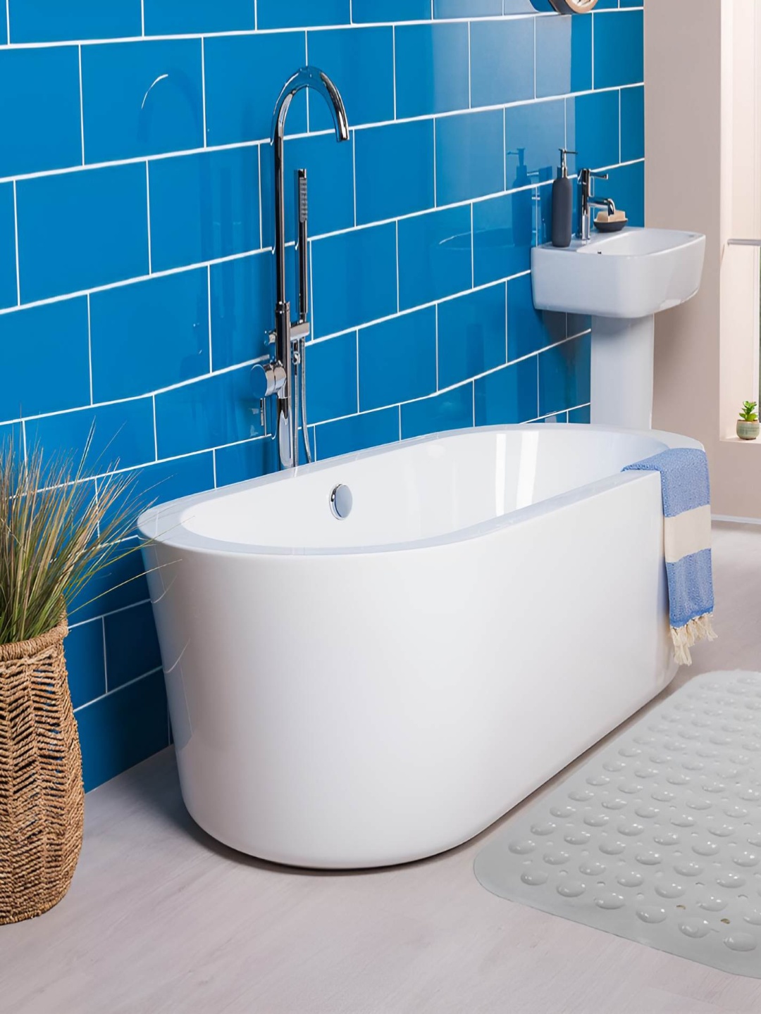 

CASA-NEST White Printed Anti Skid Bath Rug