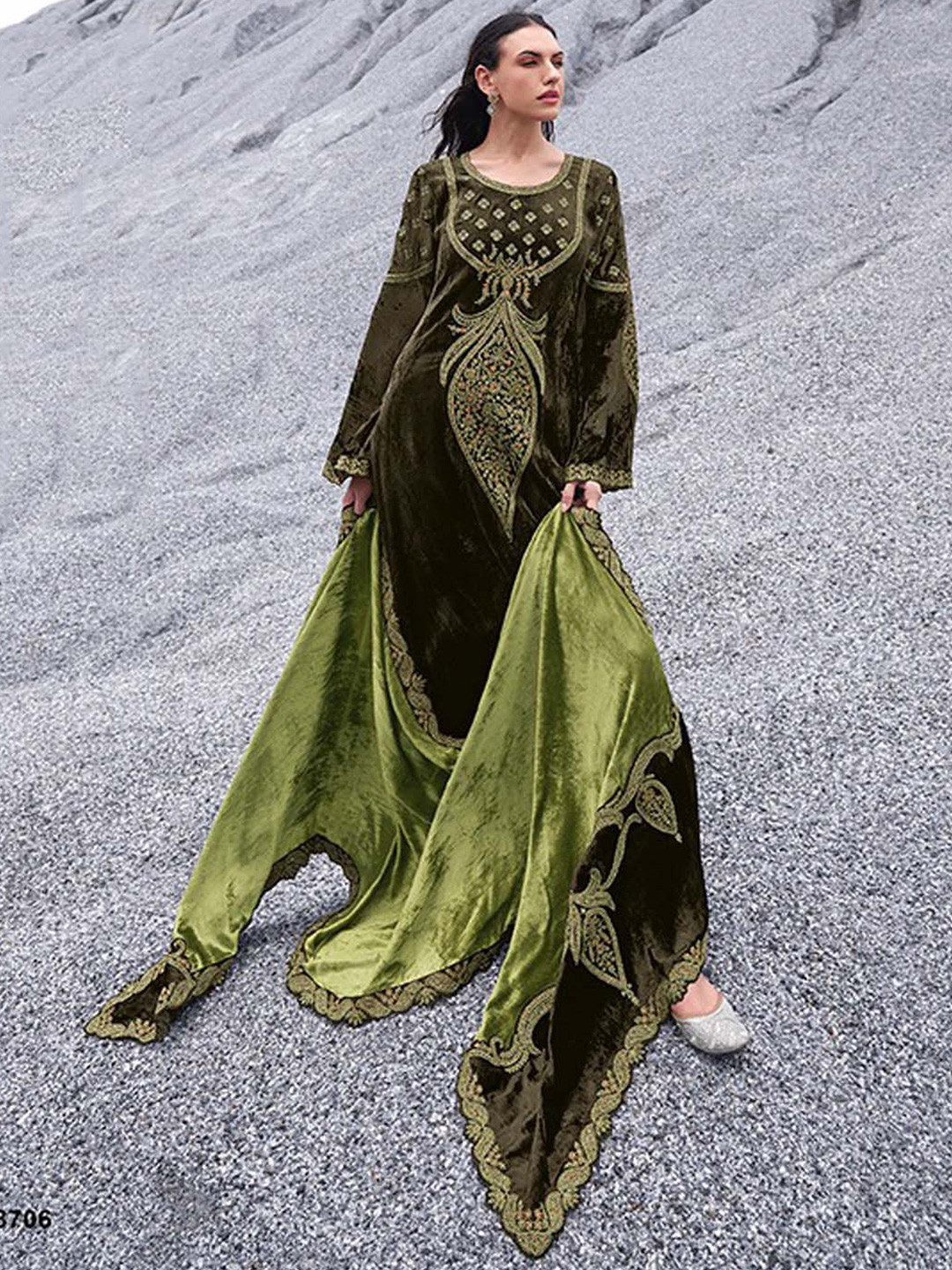 

Meena Bazaar Ethnic Motifs Embroidered Thread Work Velvet Unstitched Dress Material, Green
