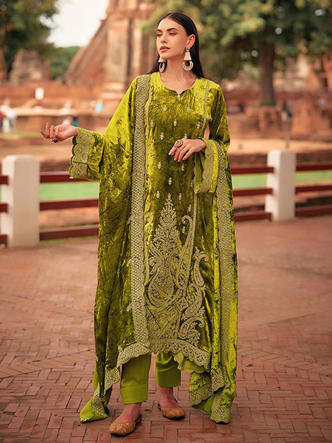 

Meena Bazaar Ethnic Motifs Embroidered Unstitched Dress Material, Green