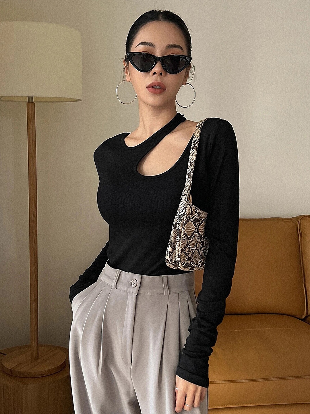 

LULU & SKY Cut-out Detail Long Sleeves Slim Top, Black
