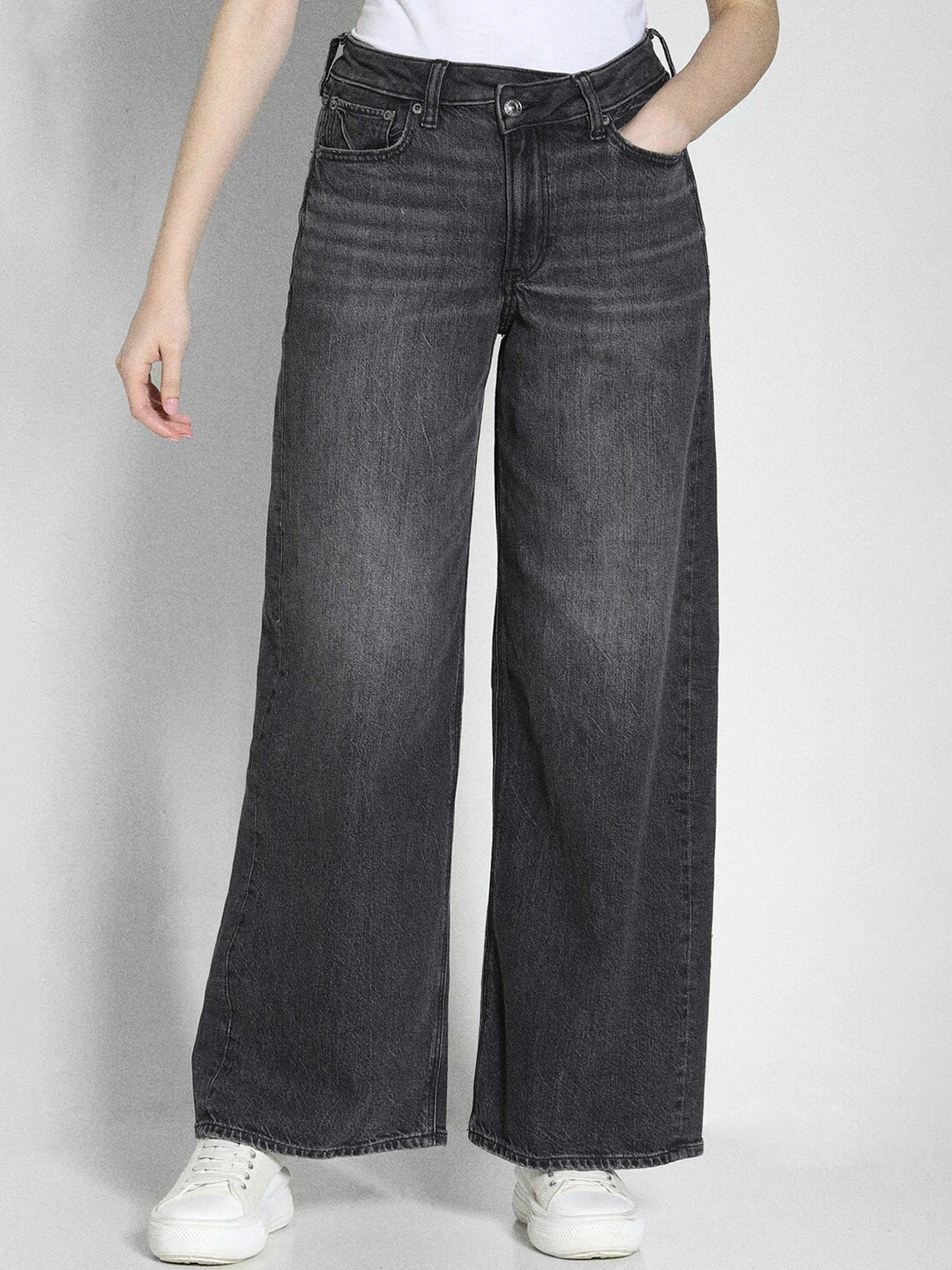 

AMERICAN EAGLE OUTFITTERS Women Skinny Fit Light Fade Pure Cotton Jeans, Black