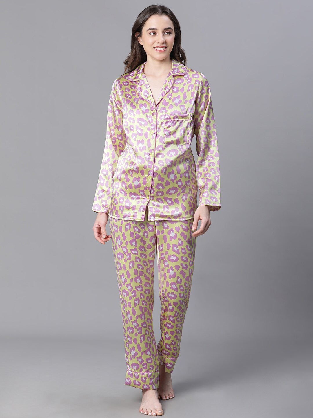 

Oxolloxo Animal Printed Lapel Collar Night Suit, Yellow
