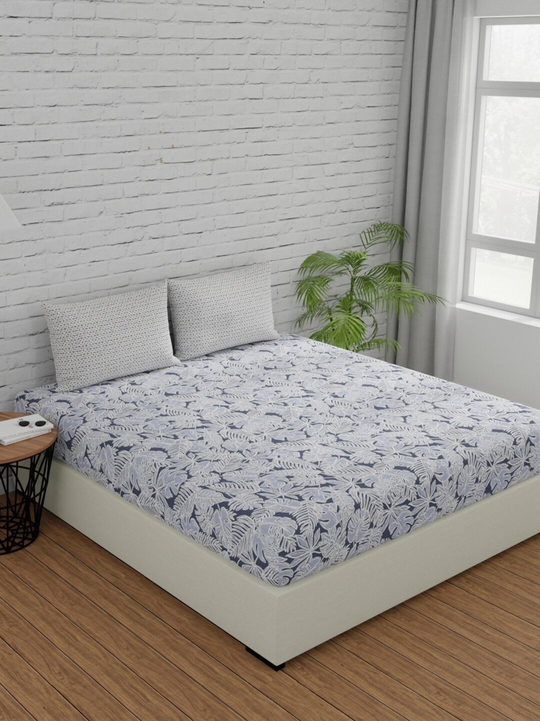 

Huesland Grey & White Floral Cotton 144 TC King Bedsheet with 2 Pillow Covers