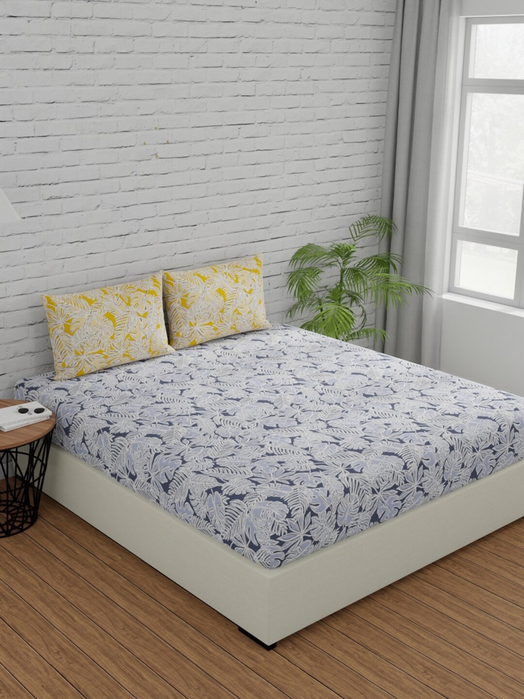 

Huesland Grey & White Floral Cotton 144 TC King Bedsheet with 2 Pillow Covers