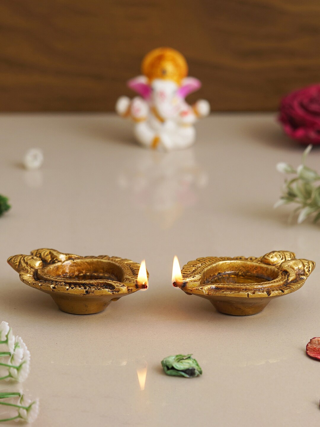 

eCraftIndia 2 Pieces Beige Lakshmi & Lord Ganesha Diyas
