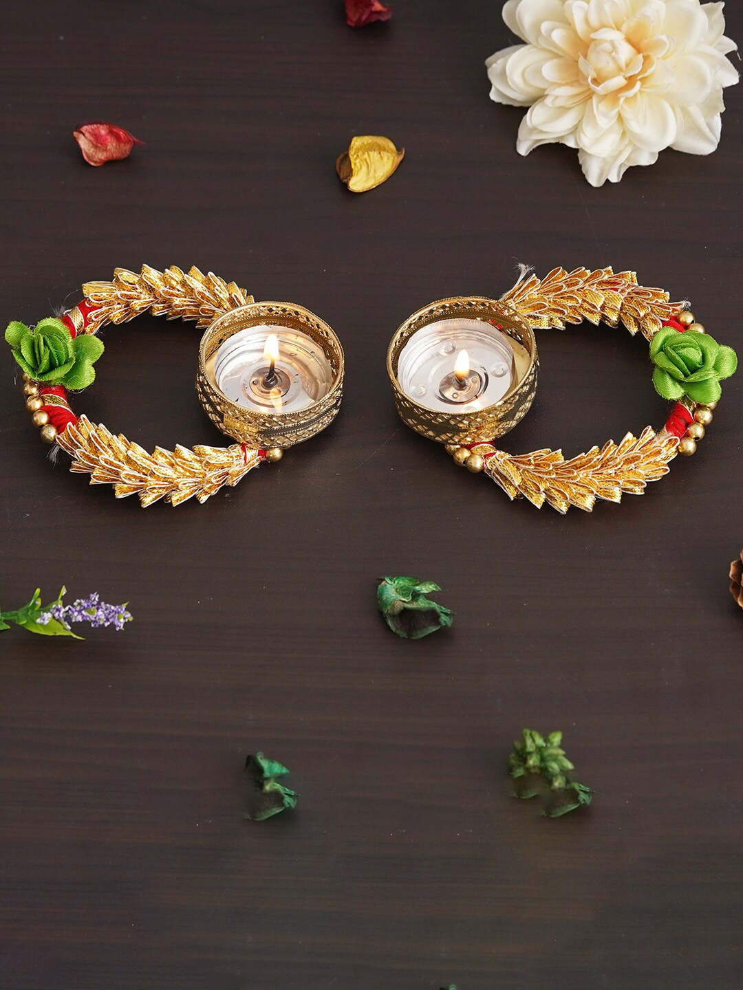 

eCraftIndia Gold Toned & Green 2 Pieces Round Shaped Candle Holders