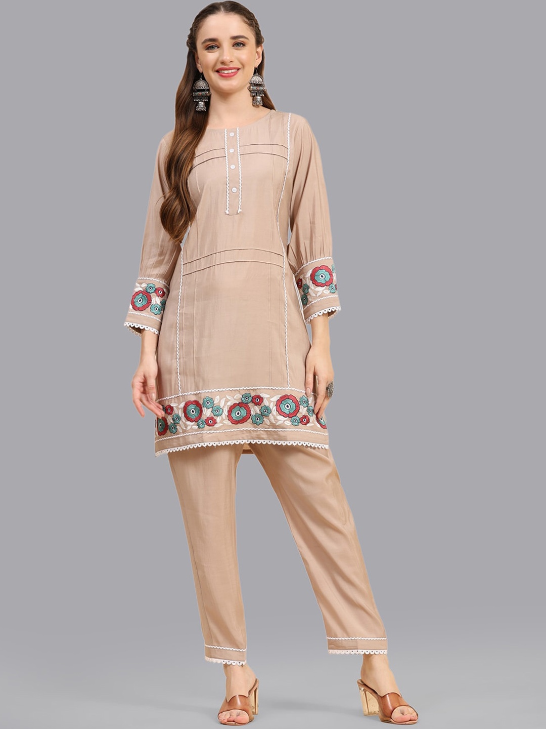 

Growish Floral Embroidered Regular Straight Kurta with Trouser, Beige