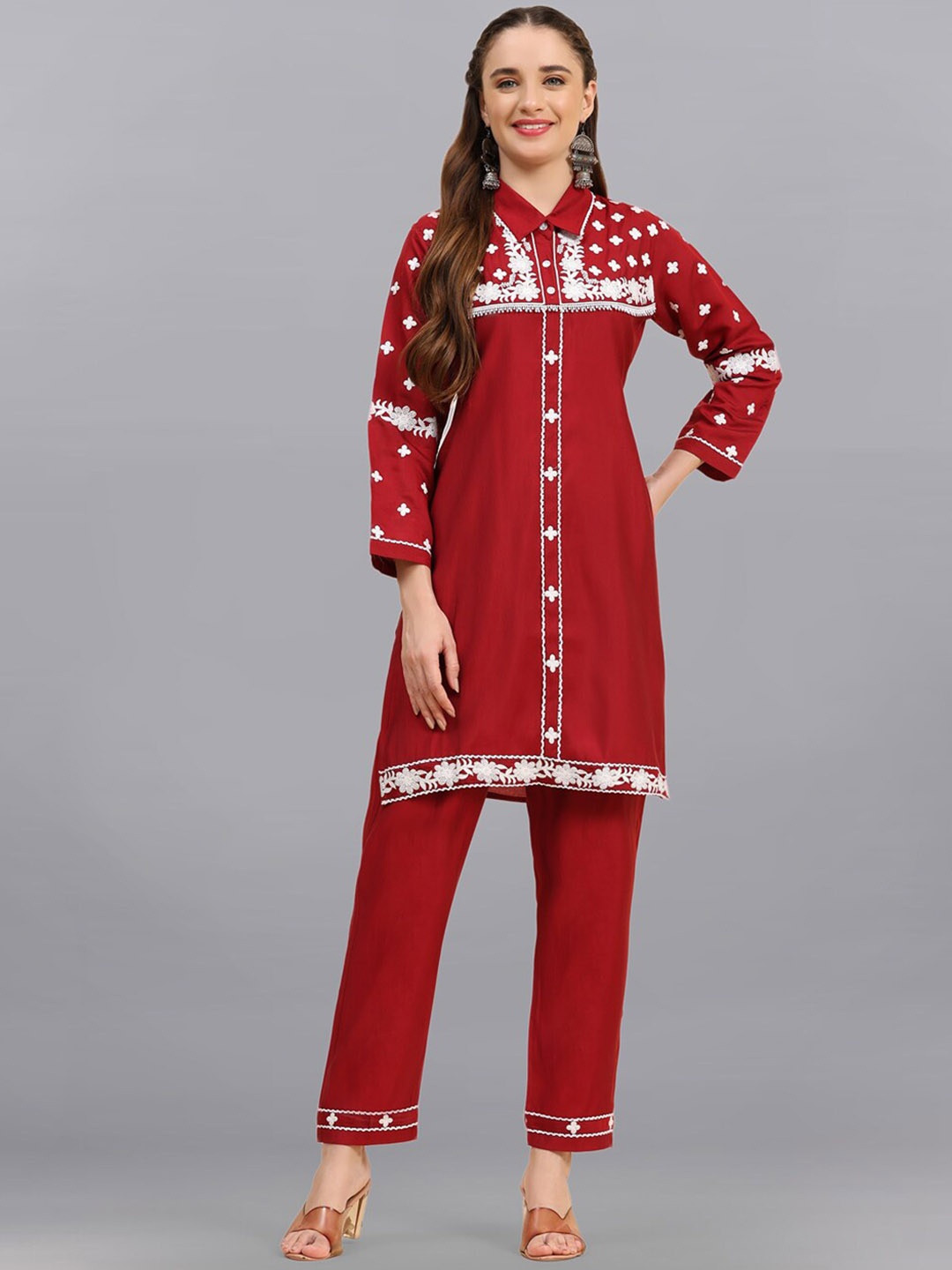 

Growish Embellished A Line Kurta with Trouser, Red
