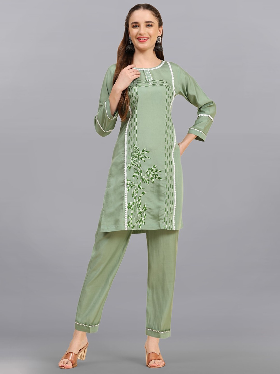 

Growish Embroidered Straight Kurta & Trouser, Green