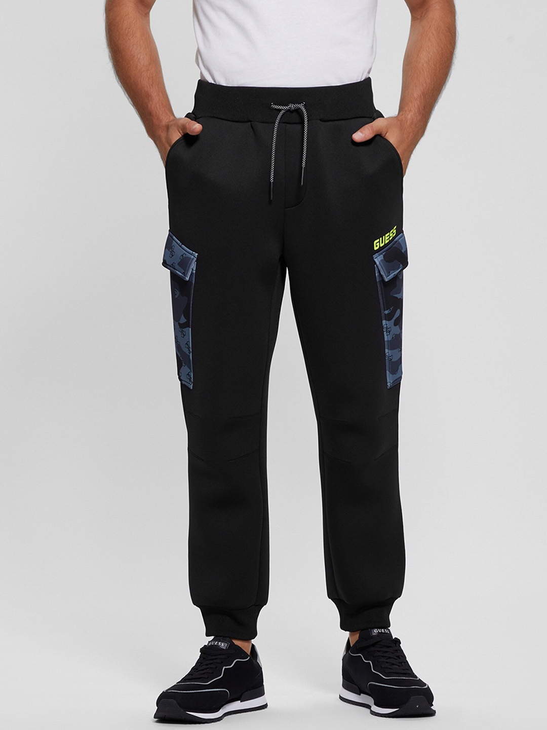 

GUESS Men Mid Rise Joggers, Black