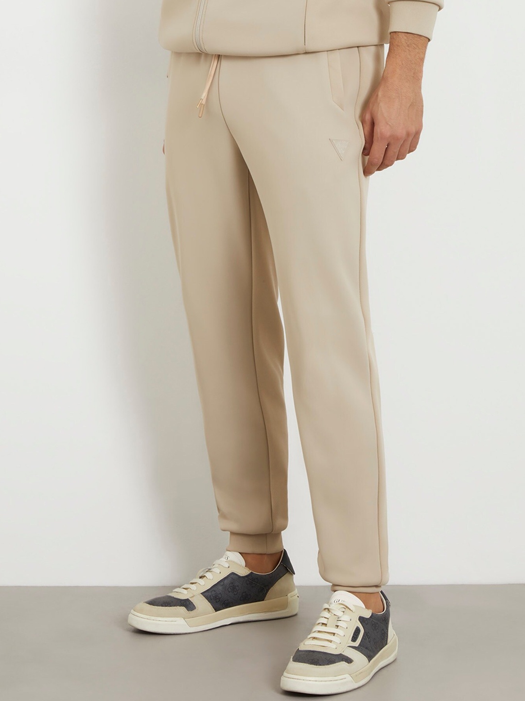 

GUESS Men Side Pockets Jogger, Off white