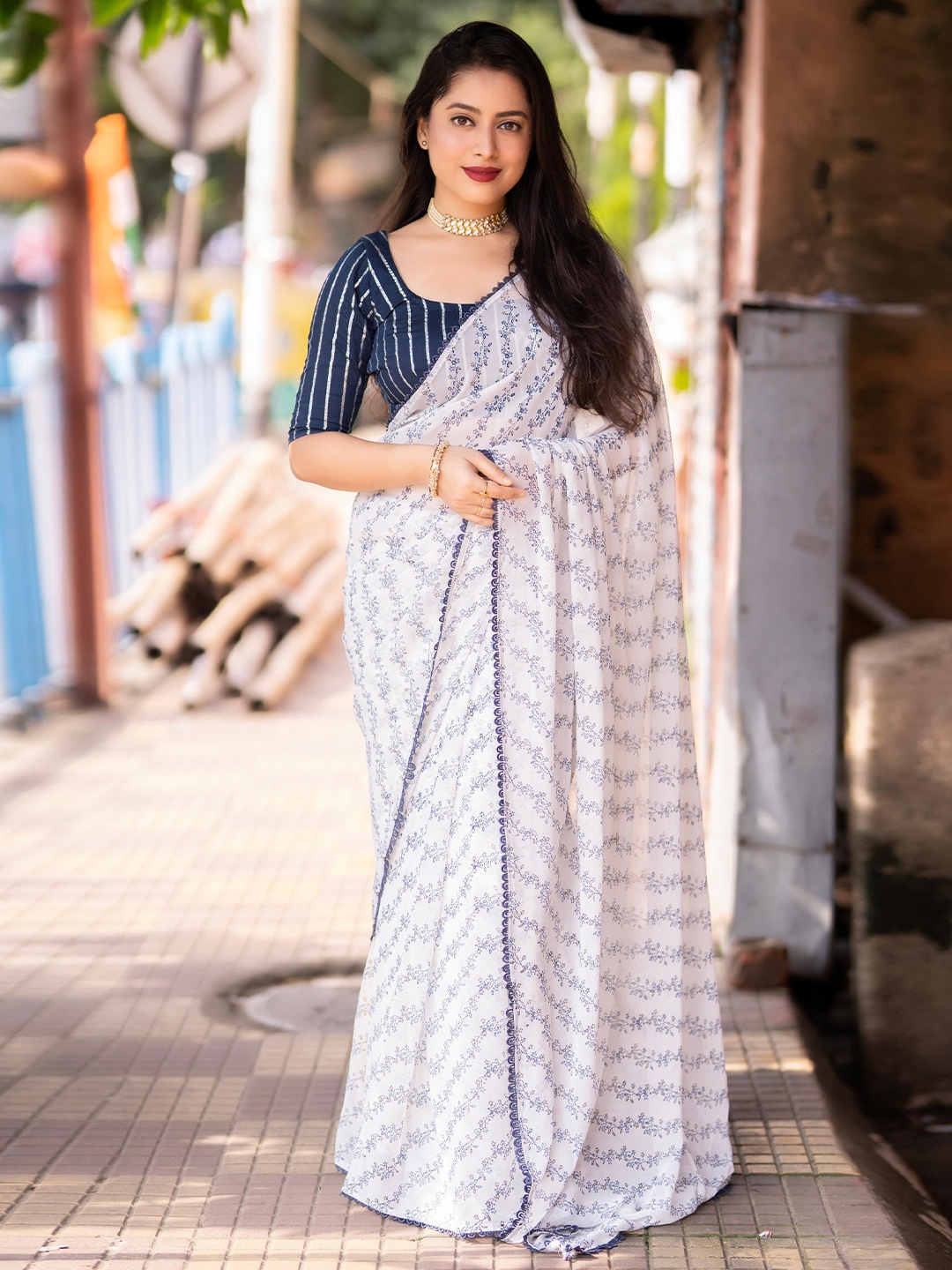 

STAVA CREATION Grey Floral Print Leheriya Saree