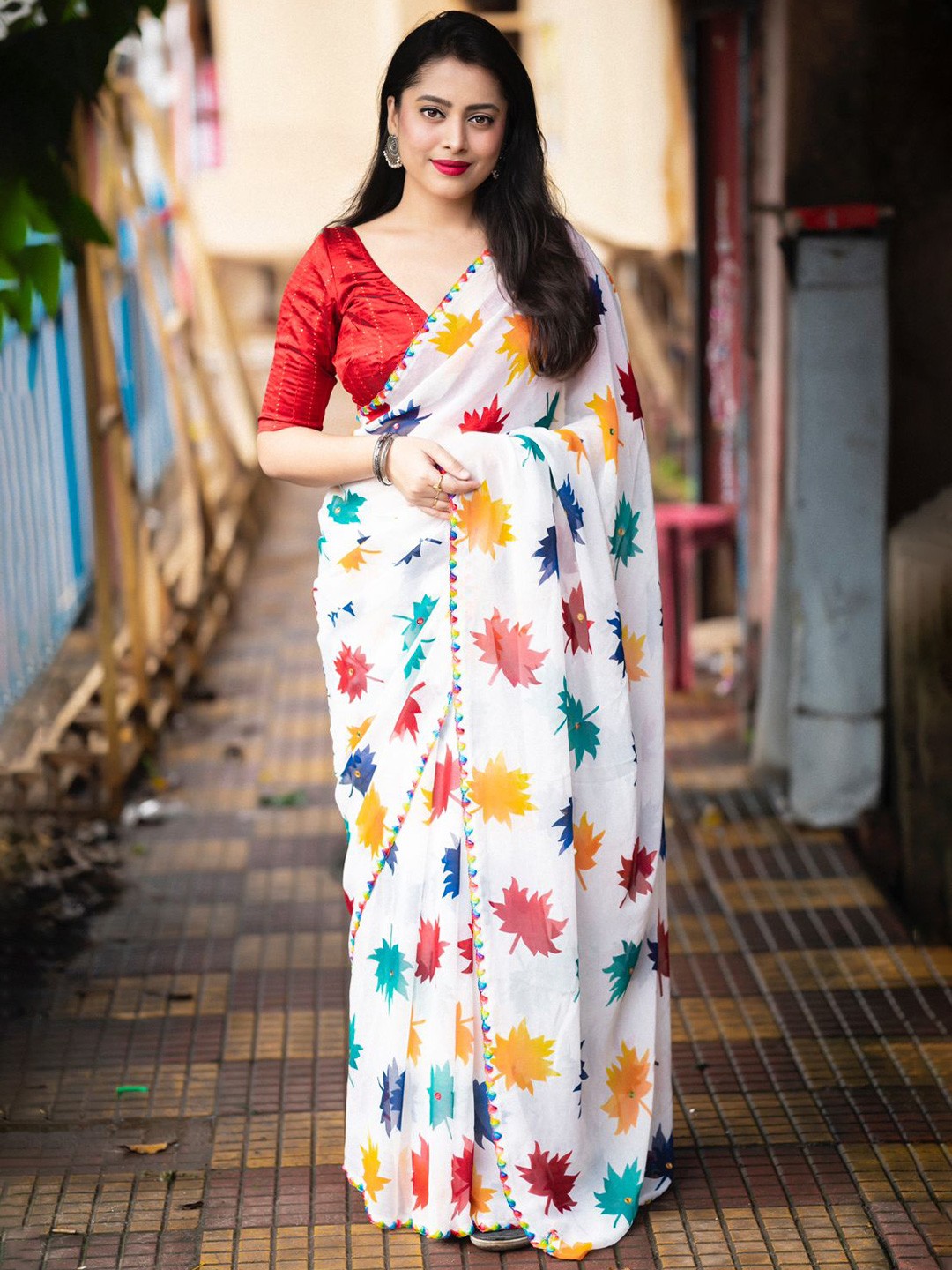 

STAVA CREATION Ethnic Motifs Aari Work Poly Georgette Ready to Wear Saree, White