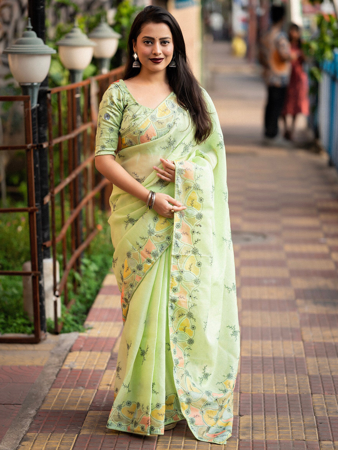 

STAVA CREATION Ethnic Motifs Pure Linen Designer Saree, Green