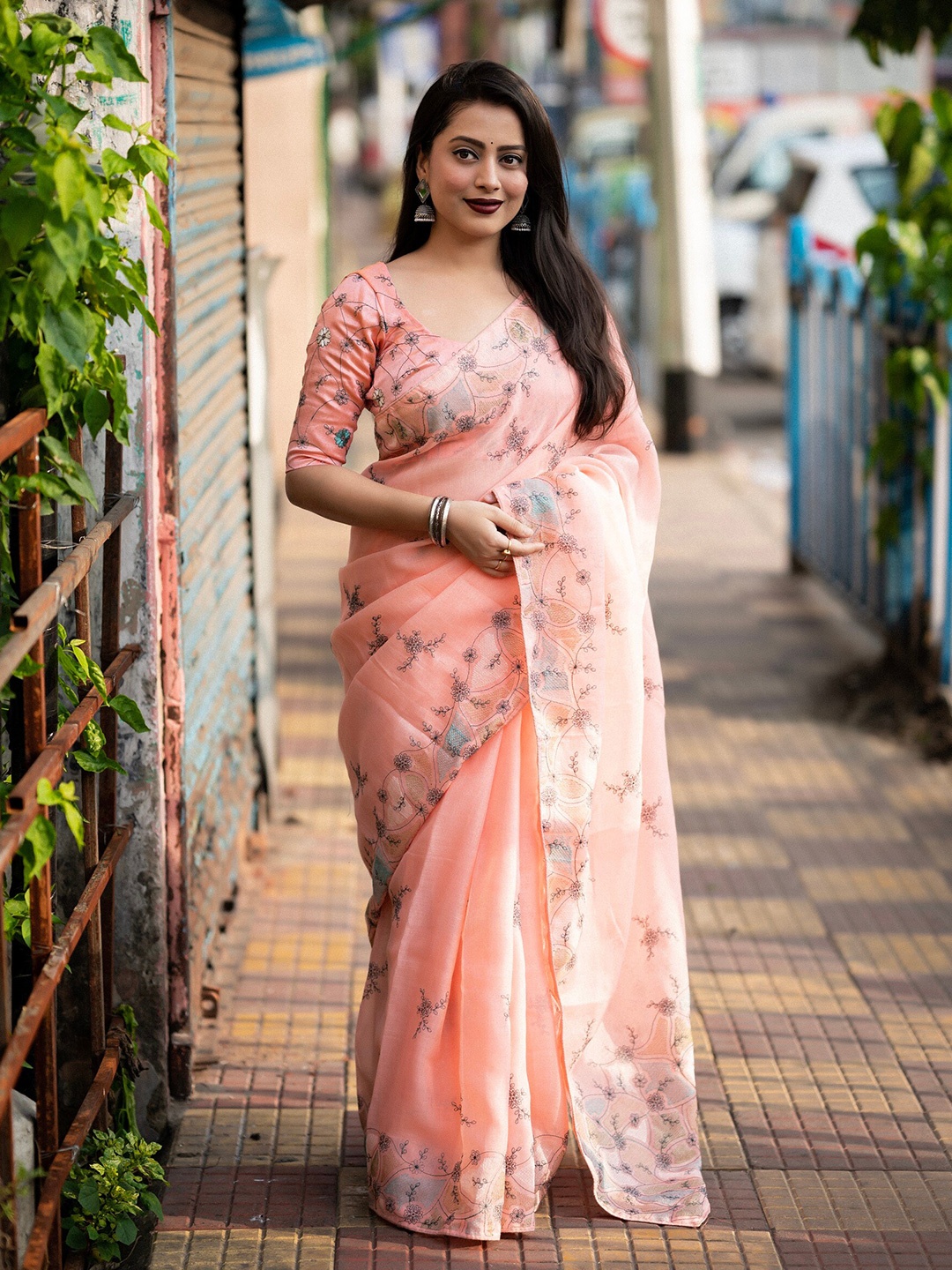 

STAVA CREATION Ethnic Motifs Embroidered Pure Linen Saree, Pink