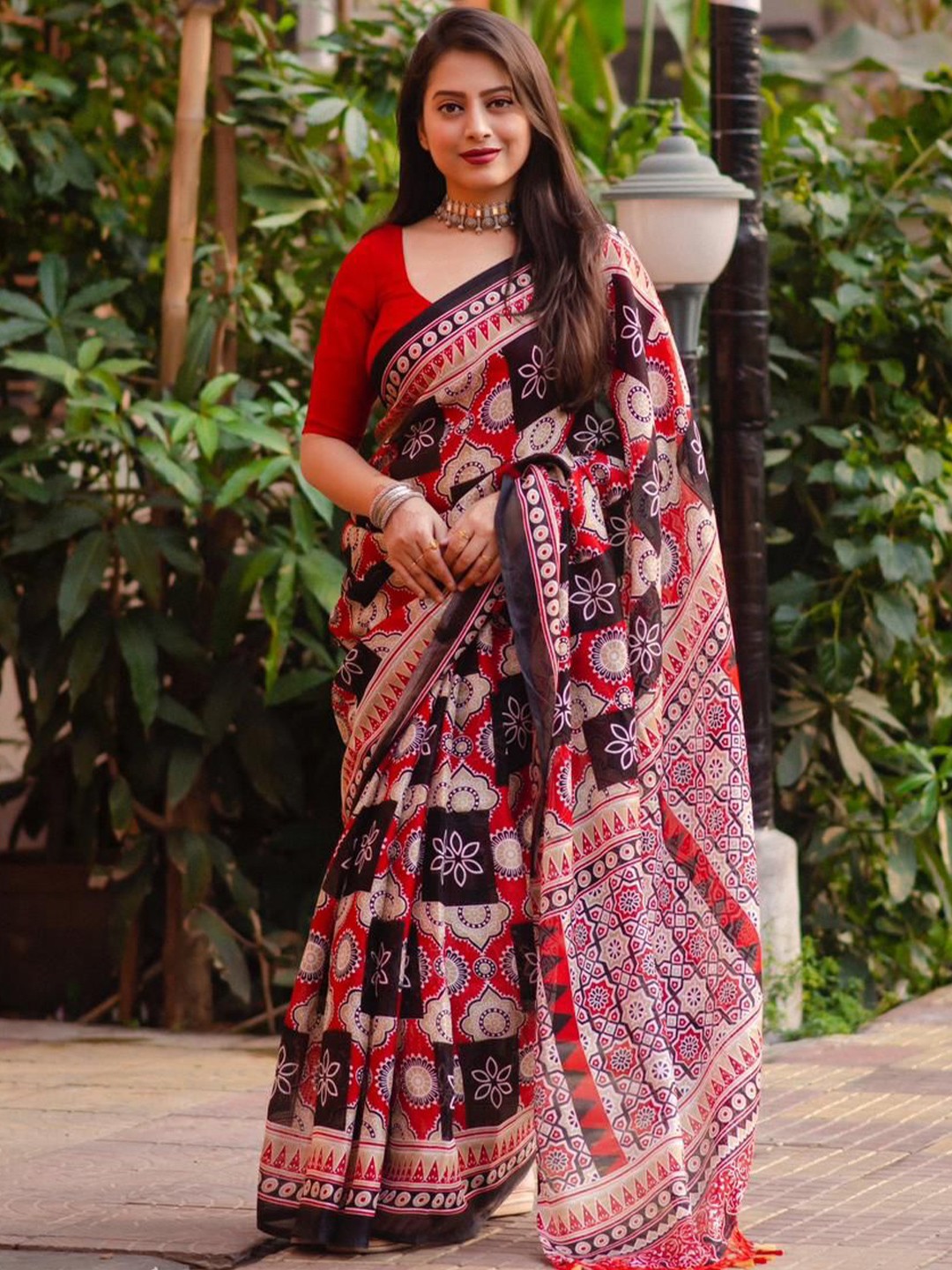 

STAVA CREATION Ethnic Motifs Jute Silk Ready to Wear Saree, Red