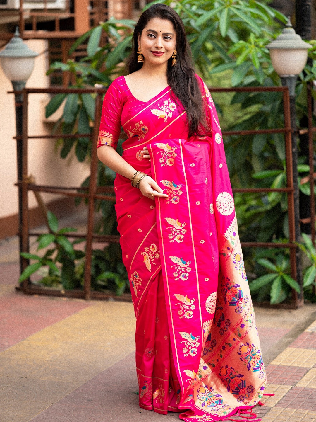

STAVA CREATION Ethnic Motifs Woven Design Pure Silk Zari Banarasi Saree, Pink