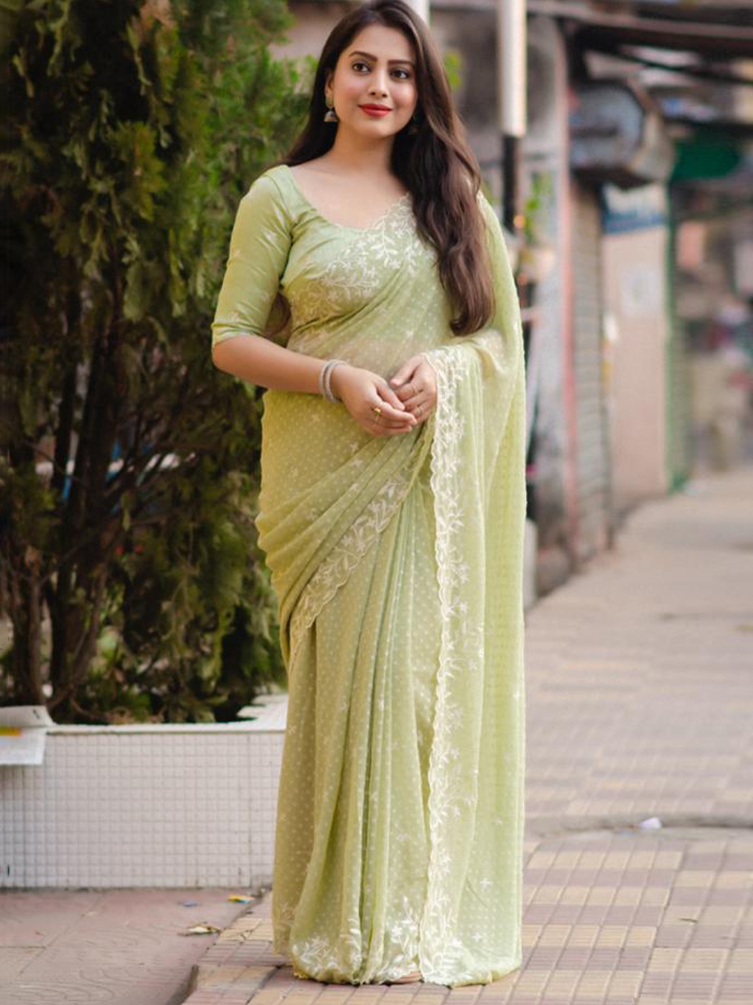 

STAVA CREATION Floral Embroidered Pure Chiffon Saree, Green