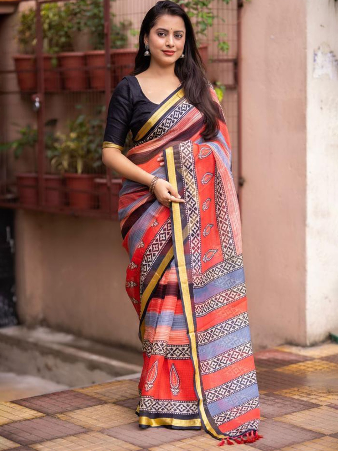 

STAVA CREATION Geometric Printed Kota Saree, Red