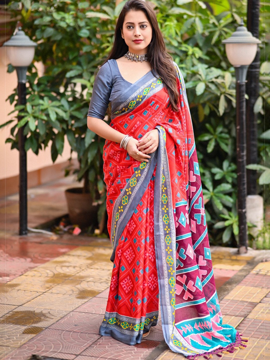

STAVA CREATION Ethnic Motifs Jute Silk Ready to Wear Saree, Red