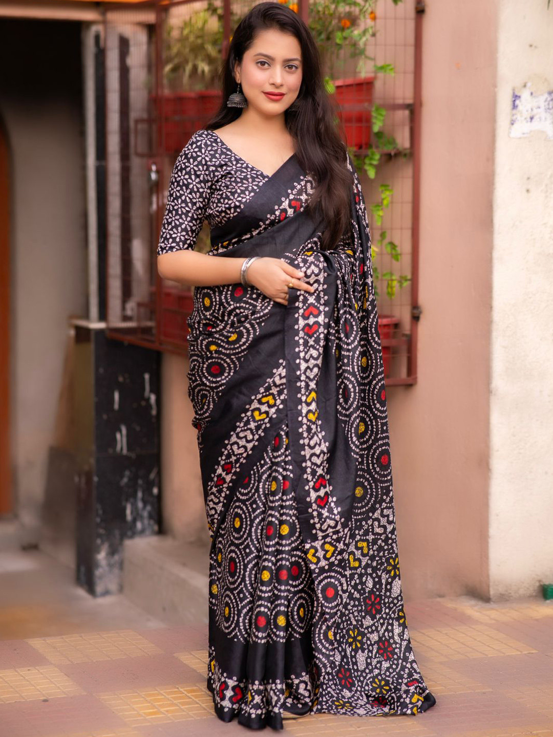 

STAVA CREATION Ethnic Motifs Silk Blend Ready to Wear Saree, Black