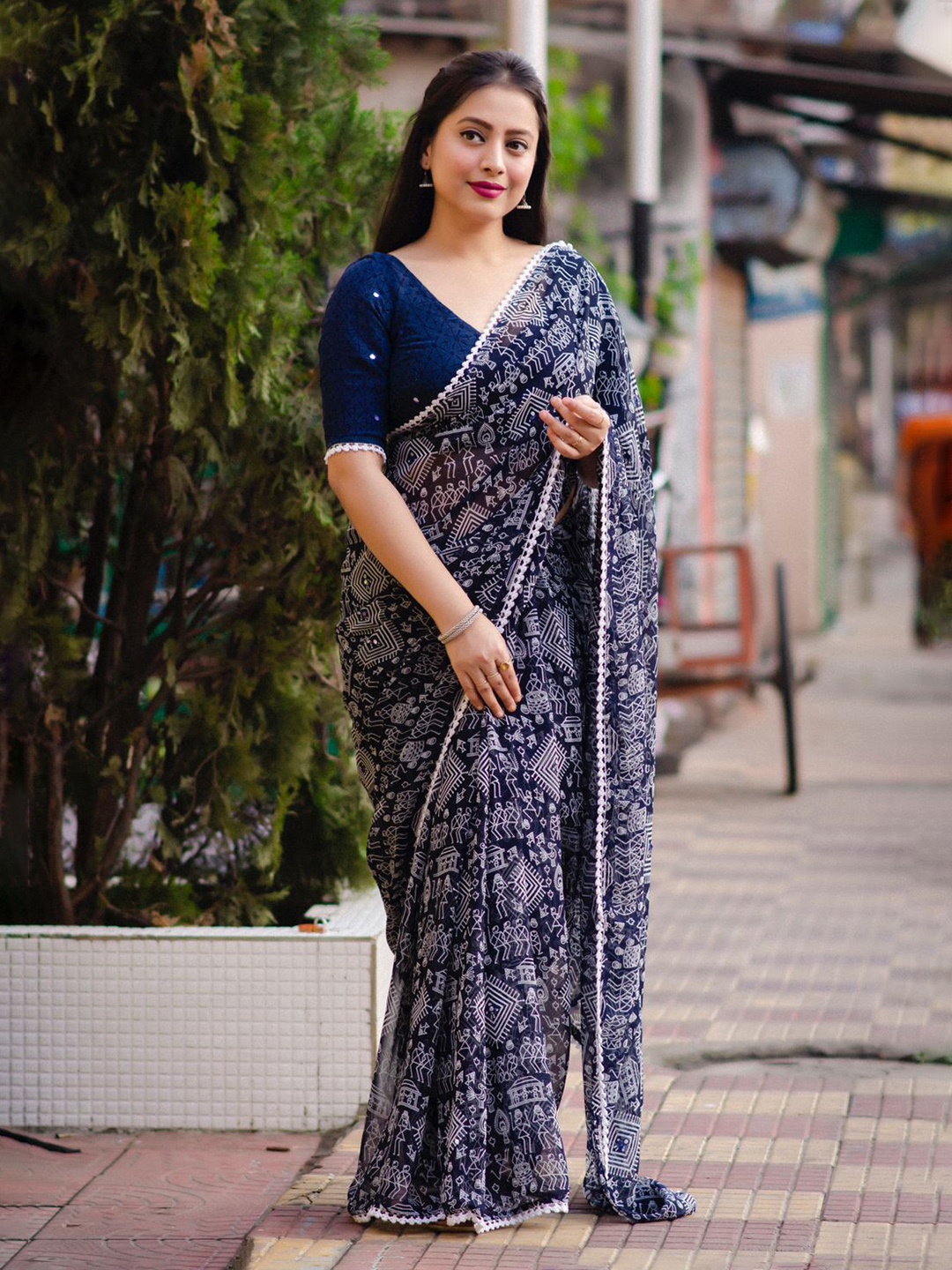 

STAVA CREATION Mirror Work Warli Print Saree, Blue