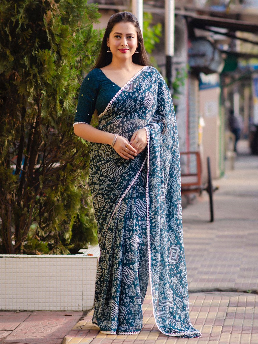 

STAVA CREATION Mirror Work Warli Print Saree, Green