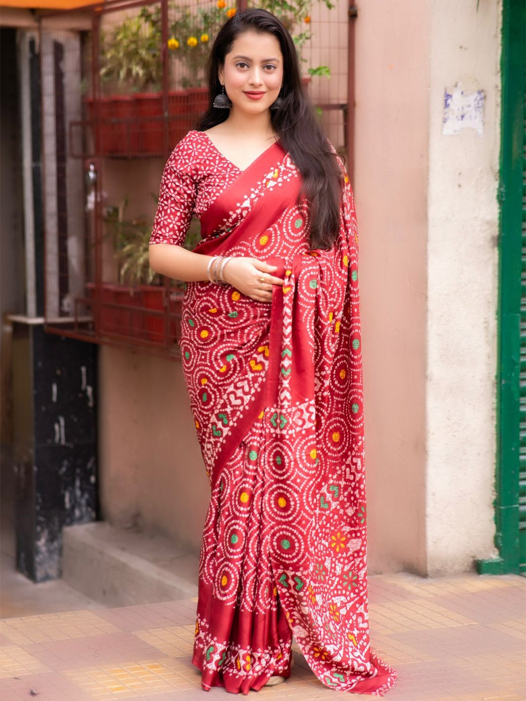 

STAVA CREATION Geometric Print Saree, Red