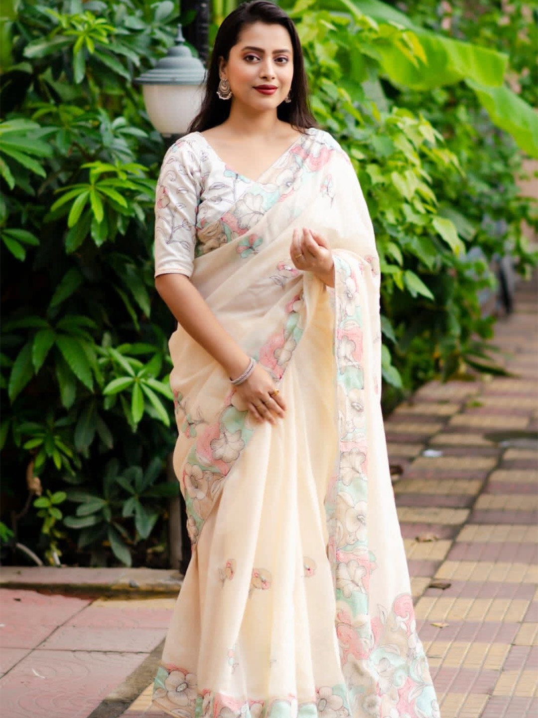 

STAVA CREATION Floral Print Pure Linen Saree, White