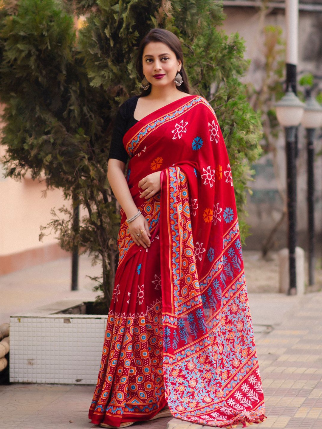 

STAVA CREATION Ethnic Motifs Print Jute Silk Saree, Red