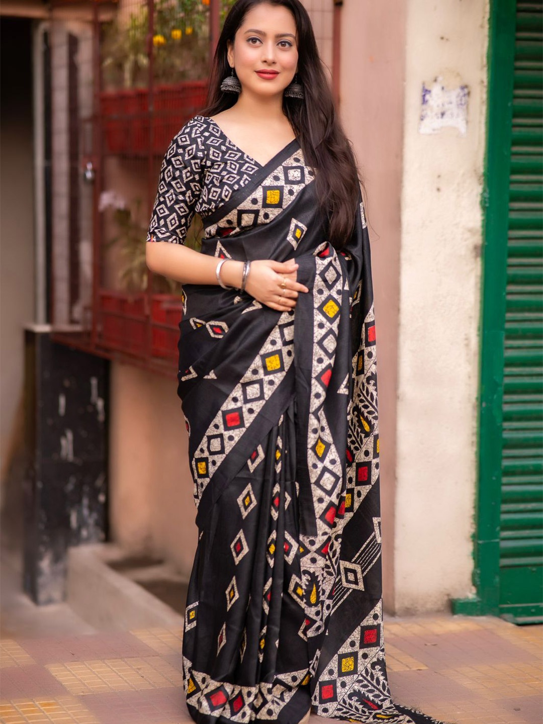 

STAVA CREATION Geometric Print Saree, Black